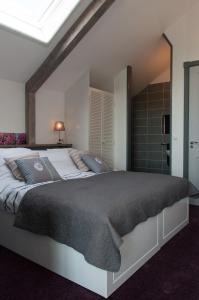 a bedroom with a large bed with a large window at Beleef het Noorden in Groningen