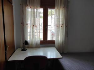 A bed or beds in a room at a18' de Barcelona y 10' de circuito de Cataluña