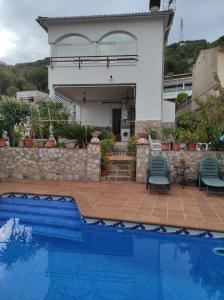 The swimming pool at or close to a18' de Barcelona y 10' de circuito de Cataluña