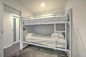 Ένα ή περισσότερα κρεβάτια σε δωμάτιο στο Snow Ski Apartments Penthouse 32