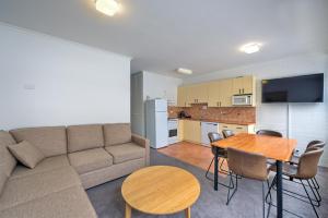 Kuchyň nebo kuchyňský kout v ubytování Snow Ski Apartments 03