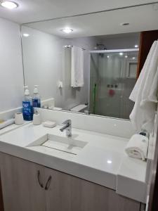A bathroom at Flat Sol Victoria Marina Vista Mar