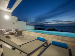 Skye Beach Hotel - Koh Samui内部或周边的泳池