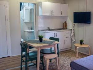 Kuchyň nebo kuchyňský kout v ubytování Mobile Homes Vrata Krke