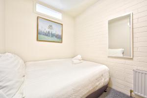 Ένα ή περισσότερα κρεβάτια σε δωμάτιο στο Snow Ski Apartments 27