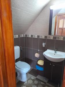 Vonios kambarys apgyvendinimo įstaigoje Casa EMY