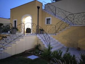 a house with stairs and an entry way at Villa Enza B&B in Ginosa