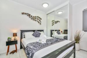 Una cama o camas en una habitación de Central Studio, Darwin CBD Northern Territory
