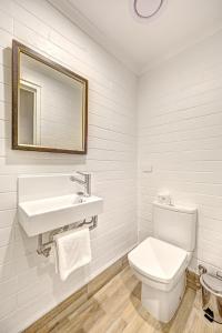 
A bathroom at Snow Ski Apartments 39
