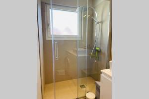 Bilik mandi di Appartement lumineux à 300m de la mer
