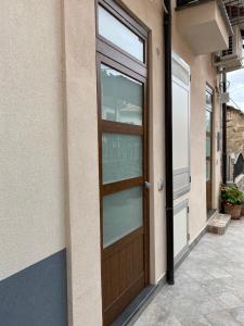 a wooden door on the side of a building at La casetta del borgo in Agerola