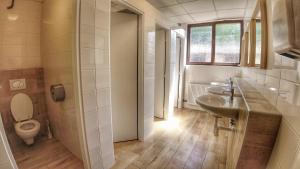 Vonios kambarys apgyvendinimo įstaigoje Triocamp Praha