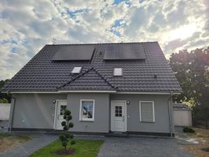 a house with solar panels on the roof at Spreewaldblick in Lübben