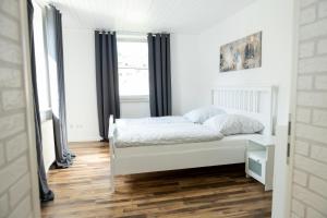 Postel nebo postele na pokoji v ubytování Schöne Ferienwohnung in Oberkotzau am Fichtelgebirge