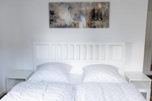 Postel nebo postele na pokoji v ubytování Schöne Ferienwohnung in Oberkotzau am Fichtelgebirge
