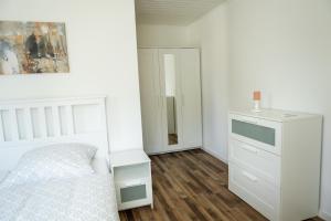 Postel nebo postele na pokoji v ubytování Schöne Ferienwohnung in Oberkotzau am Fichtelgebirge