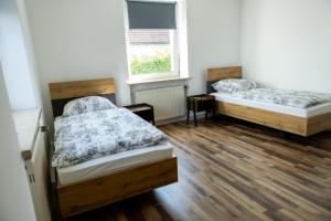 Postel nebo postele na pokoji v ubytování Schöne Ferienwohnung in Oberkotzau am Fichtelgebirge