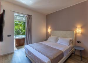 Posteľ alebo postele v izbe v ubytovaní Tuscany Hotel Alle Dune