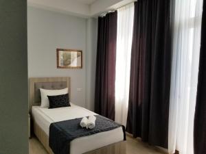 Uma cama ou camas num quarto em Vita Gardenia Hotel Tskaltubo