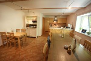a kitchen and dining room with a table and chairs at Winzerzimmer - Weingut Tinhof in Eisenstadt