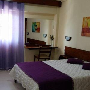 Een bed of bedden in een kamer bij Aparthotel Avenida