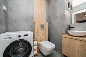 Kúpeľňa v ubytovaní Apartament Klimt nad jeziorem Juno w Mragowie + 21 fotografií