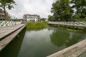 Widok na rzekę nieopodal tego apartamentu
