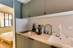 Η κουζίνα ή μικρή κουζίνα στο L'Atelier Filaterie - Apartment for 2 people