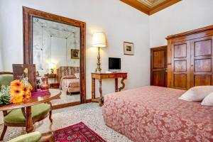 Postel nebo postele na pokoji v ubytování Palazzo Schiavoni Residenza d'epoca & Suite-Apartments