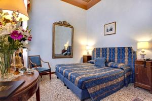 Postel nebo postele na pokoji v ubytování Palazzo Schiavoni Residenza d'epoca & Suite-Apartments