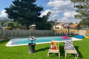 The swimming pool at or close to Charming apartment in Becerril de la Sierra