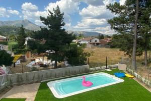 Piscina a Charming apartment in Becerril de la Sierra o a prop