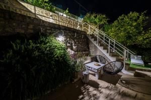 Vonkajšia záhrada v ubytovaní Cosy Loft w Private Pool & Patio