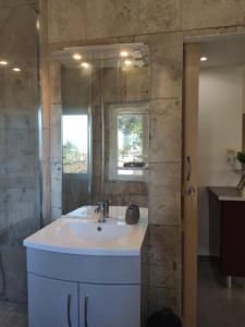 a bathroom with a white sink and a mirror at Joli studio au calme in Toulon