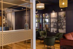 Un lugar para sentarse en Les Jardins Du Luxembourg 20 fotos más