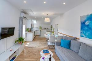 TV a/nebo společenská místnost v ubytování San Pietro apartment
