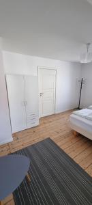 Postel nebo postele na pokoji v ubytování Korsør Room
