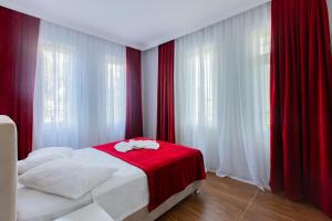 Postel nebo postele na pokoji v ubytování Bellissima Hotel + 35 fotografií
