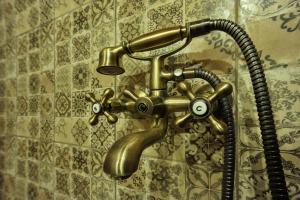 加拉希德松的住宿－Giannitsa's House，黄铜浴室水龙头,带软管