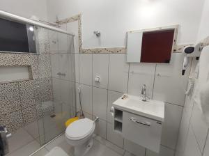 Vonios kambarys apgyvendinimo įstaigoje Flat Pinheirinho