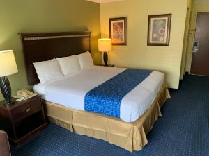 Cama o camas de una habitación en Travelodge by Wyndham Odessa