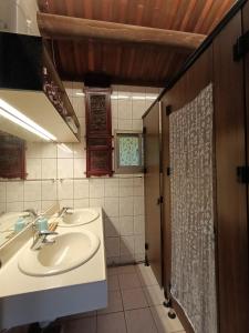 a bathroom with two sinks and a shower at 模範人家-包棟-彼岸市區館 in Jincheng