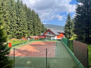 Tenis a/nebo squash v ubytování Penzion Zákoutí nebo okolí