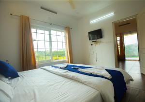 Postelja oz. postelje v sobi nastanitve White Stone Vagamon Hilltop Cottage by VOYE HOMES
