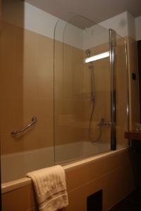 Ett badrum på Hotel Dubrovnik