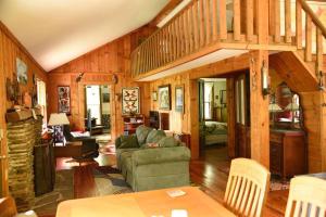 Photo de la galerie de l'établissement Fox Trot Cabin, à Meadows of Dan