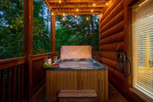 a saunaificialificialificialificialificialificialificialificialificialificialificialificialificial at Cozy log cabin!! In heart of PF & close to the Smokies in Pigeon Forge