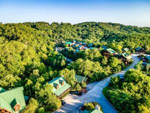 an aerial view of a resort in the woods at Cozy log cabin!! In heart of PF & close to the Smokies in Pigeon Forge