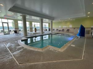 a large swimming pool in a large building at Holiday Inn Owensboro Riverfront, an IHG Hotel in Owensboro