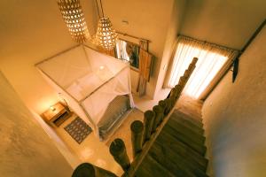 an overhead view of a room with a group of chairs at Pousada Awêry Caraíva in Caraíva